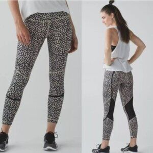 Lululemon Pedal To The Medal 7/8 Tight *Full-On Luxtreme - Size 4 🌟👟